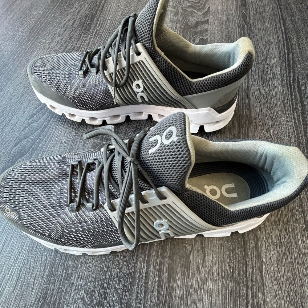 Men’s oc shoes size 10.5